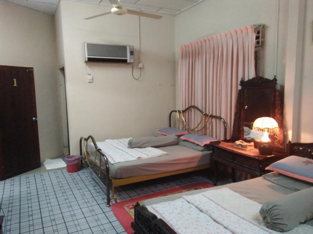 Teratak Ibunda Guest House コタバル エクステリア 写真